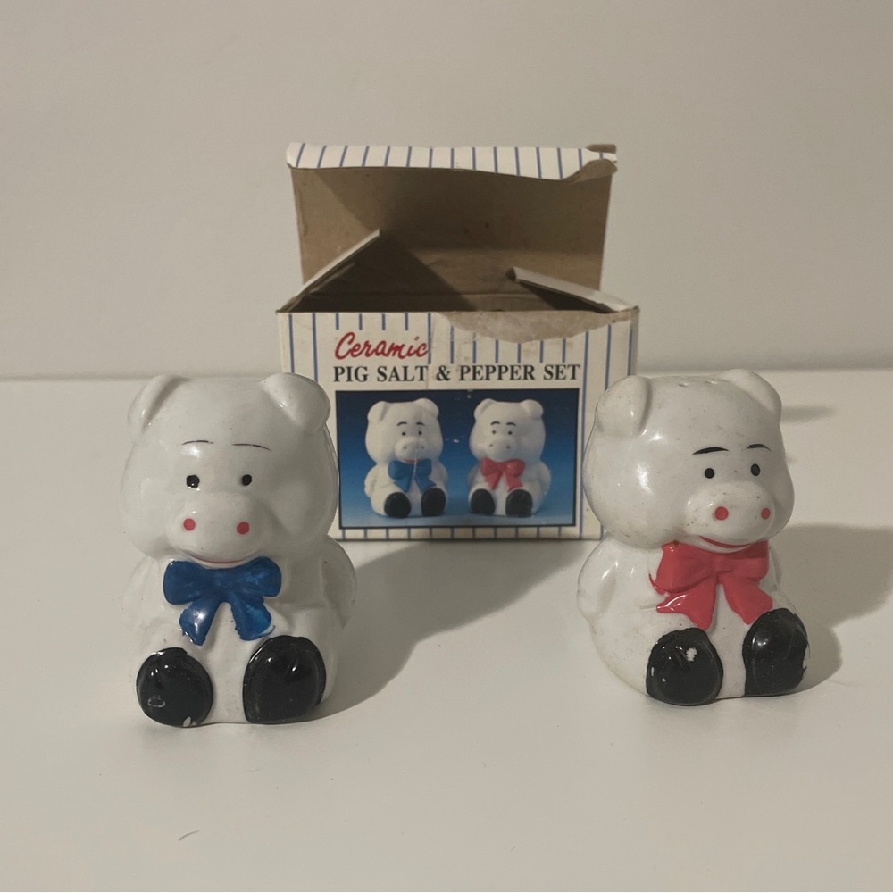 Pig Salt & Pepper Shakers Pair/Set Vintage Pigs Ceramic Kitchen Decor